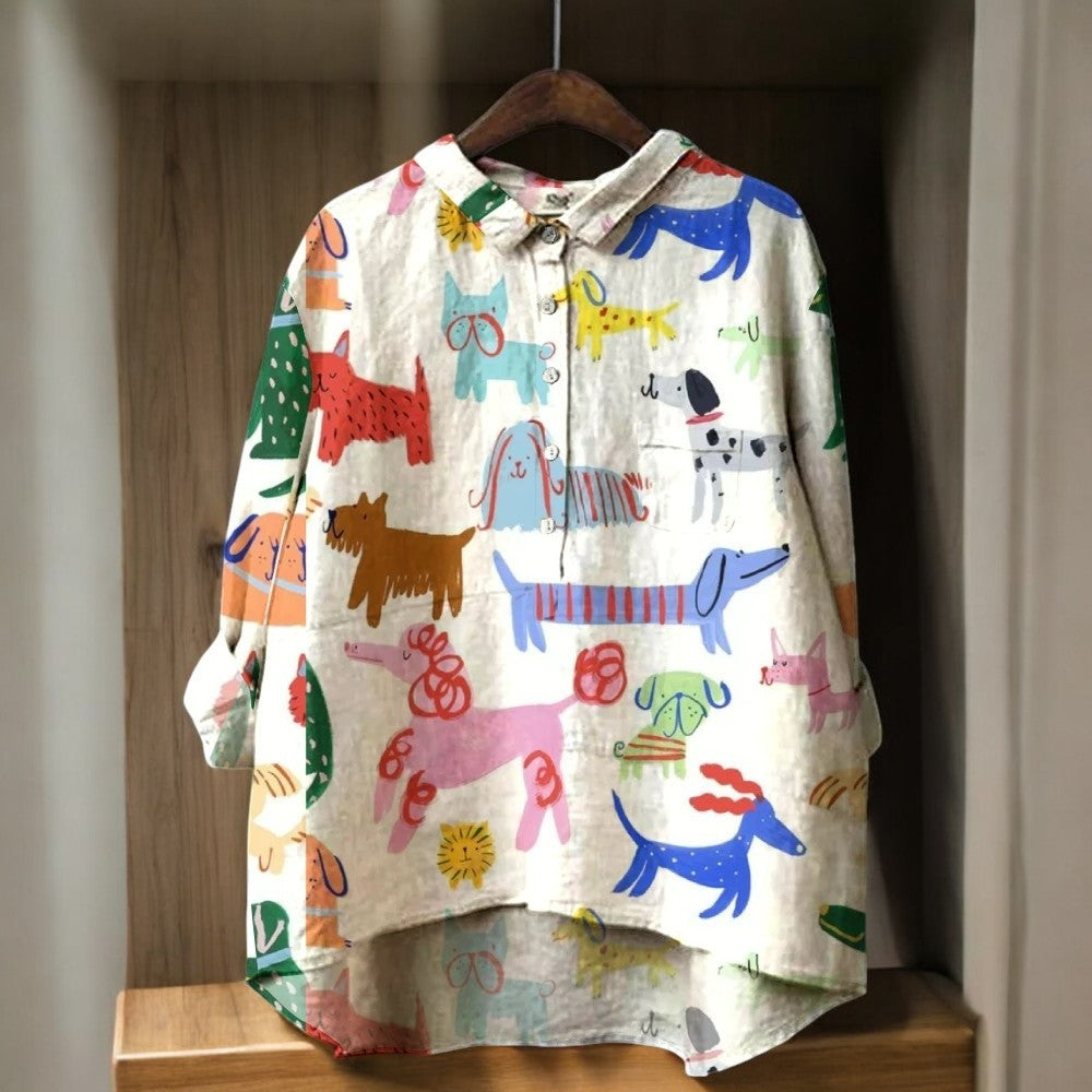 Carina™ - Einzigartige Damenbluse mit niedlichem Hundedruck
