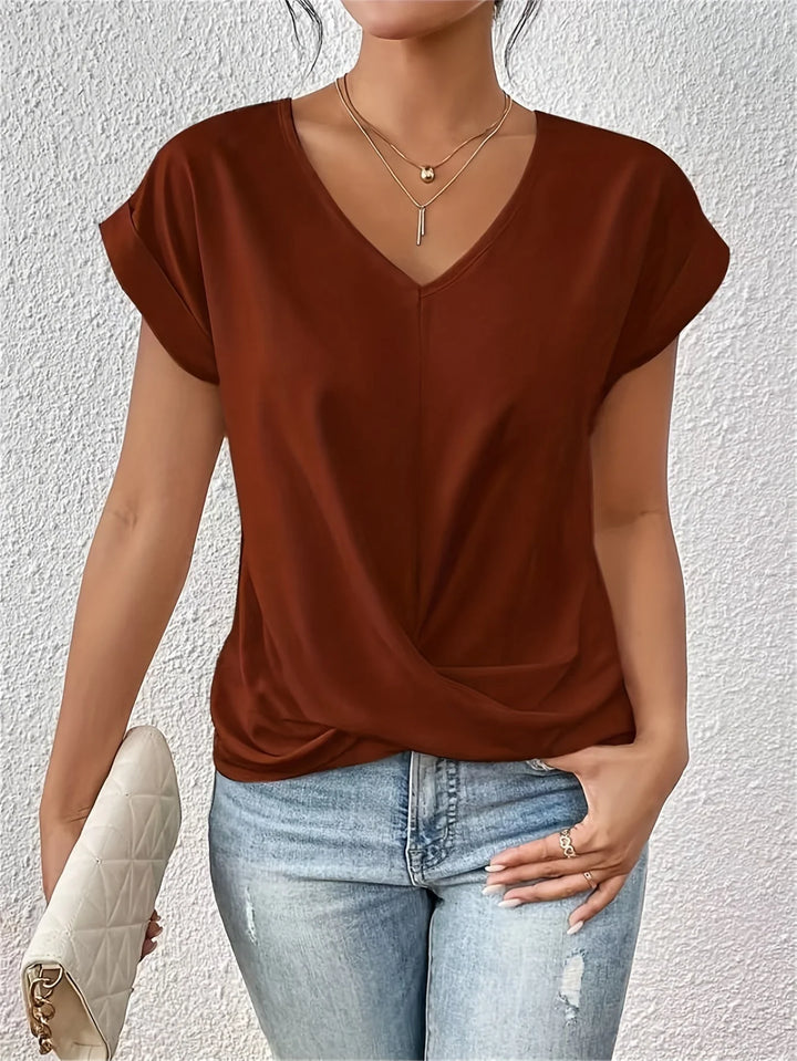 Romola - Mühelos schickes T-Shirt mit bezauberndem Herz-Ketten-Detail
