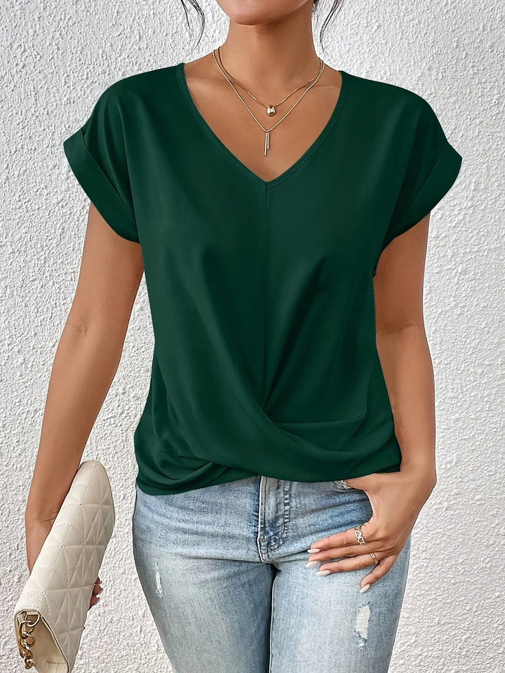 Romola - Mühelos schickes T-Shirt mit bezauberndem Herz-Ketten-Detail