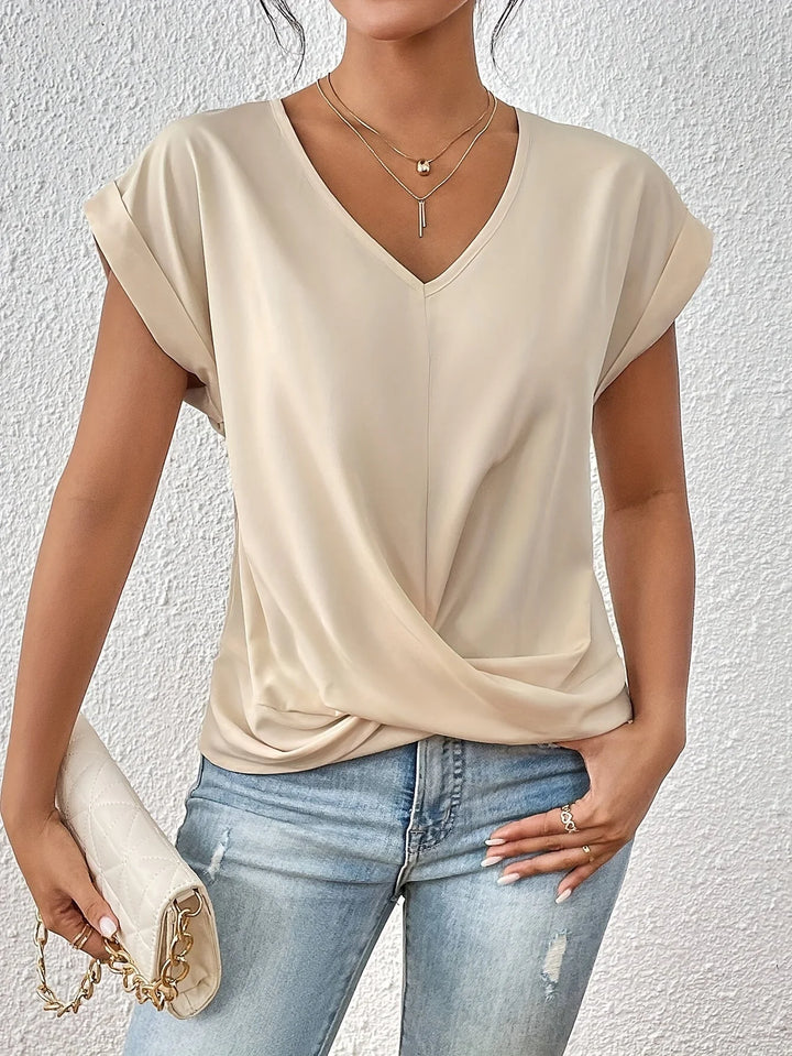 Romola - Mühelos schickes T-Shirt mit bezauberndem Herz-Ketten-Detail